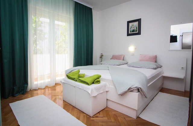 One bedroom apartment with terrace Palit, Rab (A-4971-d)