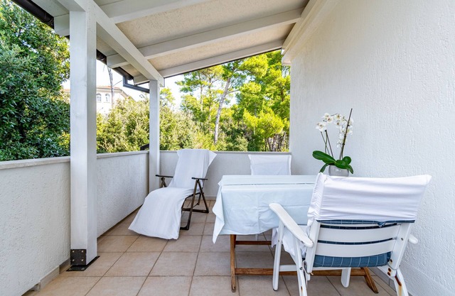 One bedroom apartment with terrace and sea view Banjol, Rab (A-5022-b)