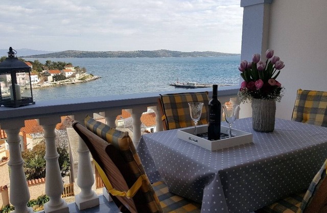 One bedroom apartment with terrace and sea view Sali, Dugi otok (A-890-e)