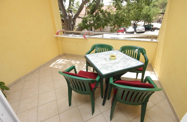 One bedroom apartment with terrace Sali, Dugi otok (A-8137-b)