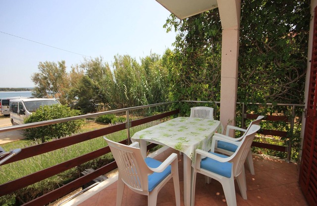 One bedroom apartment with terrace and sea view Kraj, Pašman (A-8247-a)