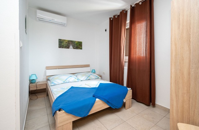 One bedroom apartment with balcony and sea view Tribanj Šibuljina, Paklenica (A-17818-c)