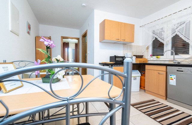 One bedroom apartment with balcony and sea view Tribanj Šibuljina, Paklenica (A-17818-b)