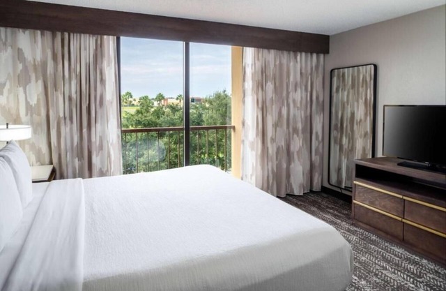 One Bedroom King Suite Near You Fit Gyms ORL