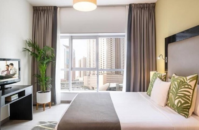 One Bedroom Premier Near Internet Metro Station