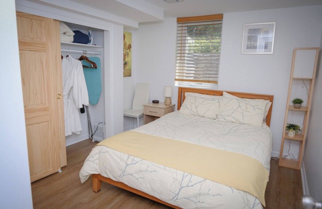 One bedroom w Private Entrance close to DC