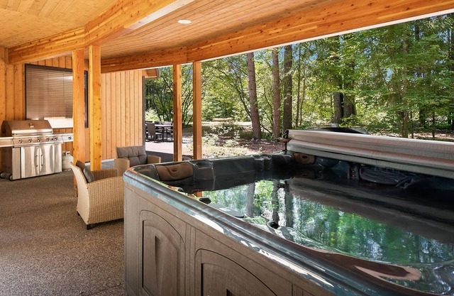 One of a kind family retreat! Slps 30 | Gym | Game Room | On Silver Creek