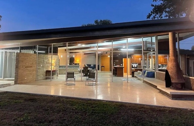 One-of-a-kind Mid-Century Modern Home. Family and Pet-Friendly.