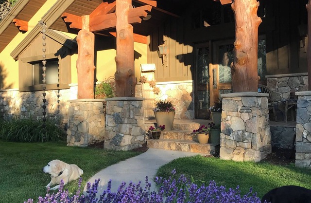 One of a kind ski chalet in Sandy minutes to Snowbird and Alta