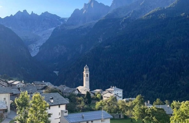 One-room flat with mountain view