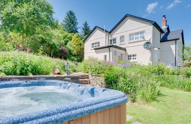 Onnen Fawr Farmhouse