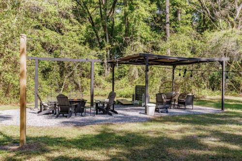Onyx Oasis - Devils Den - Huge Yard & Pet Friendly - Sleeps 5