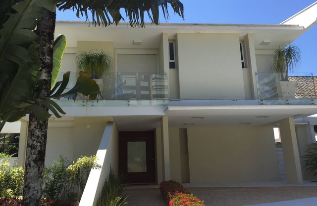 * OPPORTUNITY * SEASON HIGH STANDARD HOUSE (200m from the beach)