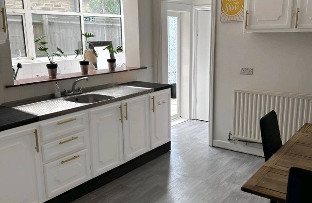 Opulent Apartment with Lovely Garden F3, Balham