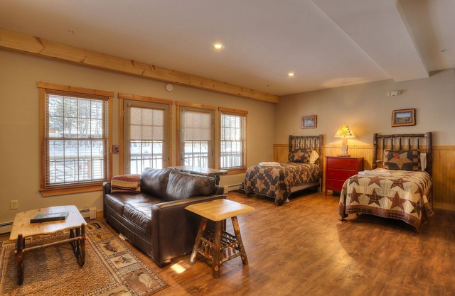 Oquossoc Suite #6 | A/C & Fireplace