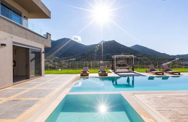 Oraia Eleni Villa, with Pool, BBQ, Playground & SeaViews