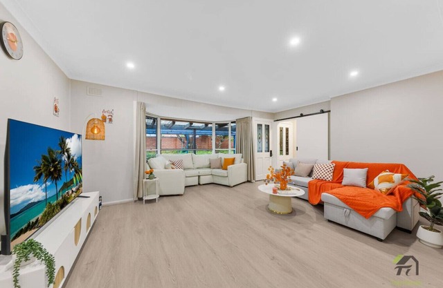 Orange Lady's room in Beacon Hill