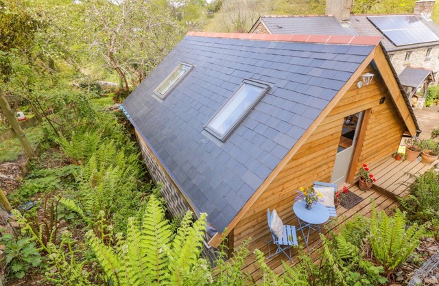 ORCHARD LOFT, pet friendly, character holiday cottage in Modbury