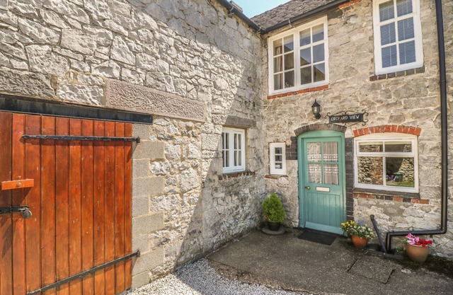 ORCHARD VIEW, pet friendly, luxury holiday cottage in Parwich