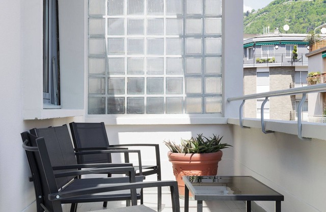 Original 1937 Terragni apartment within walking distance of historic center