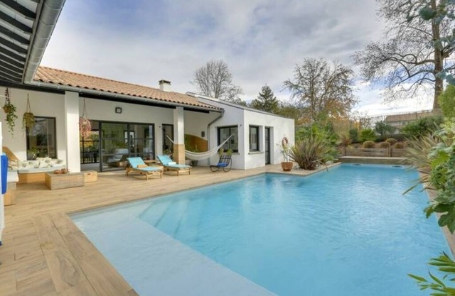 ORION - bright and modern house with pool