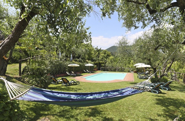 Orpheus House in a splendid estate with a pool on the hills of Lucca