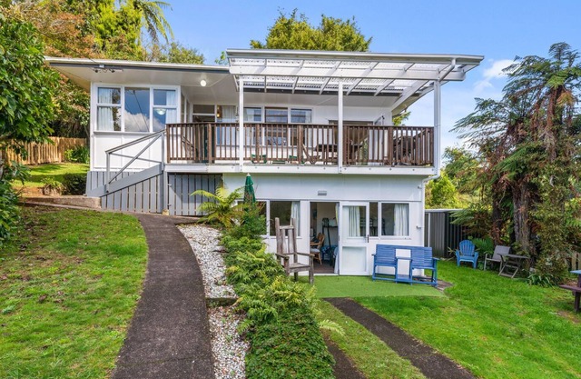 OTARAMARAE RETREAT - LAKE ROTOITI HOLIDAY HOME in Lake Rotoiti