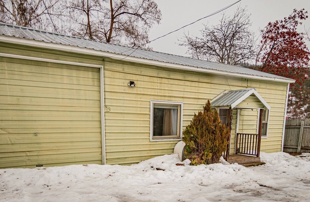 Outback: Cabin w/ Hot Tub, Kid and Pet Friendly!