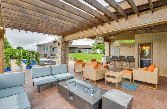 Outdoor Oasis: Luxe Flat in Mt Horeb!