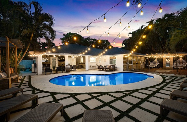 Outdoor Paradise: HtdPool Hammocks GmRm MiniGolf