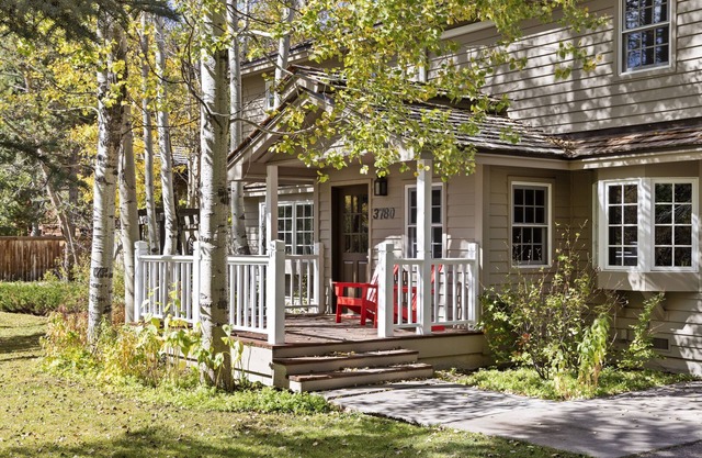Outpost: Aspens House with Private Hot Tub & AC