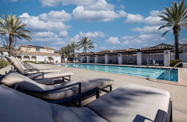 Over 2000 SQFT House, Gym, Pool