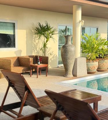 Over the Moon villa