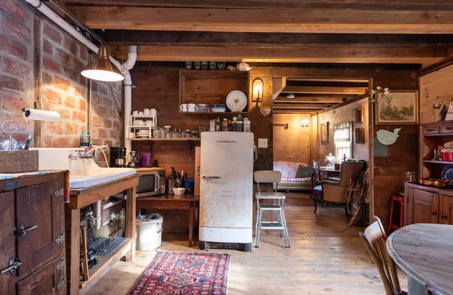 Owls Nest Cabin c.1840 w/fireplace & hot tub