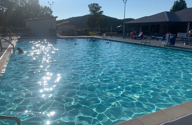 Ozark Mtn Hideaway- Deck, Fire Pit, Walk to Lake!
