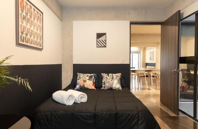 P1 - Amplio Depa para 9 Personas REFORMA, EL ÁNGEL, CAS Embajada USA