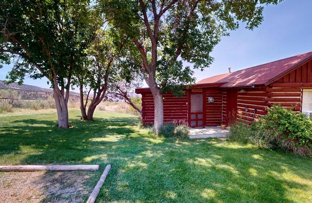 Pack Creek ~ Trails End. Affordable Cabin on the outskirts of Moab