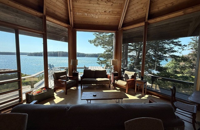 Painters Paradise - Rustic, Oceanfront Cottages