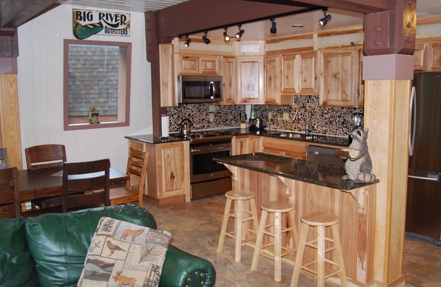 Palisades Tahoe Ski Getaway, private HOT TUB, Summer POOL, near Free Shuttles