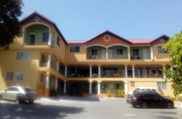 Palm Bay Guest House & Restaurant