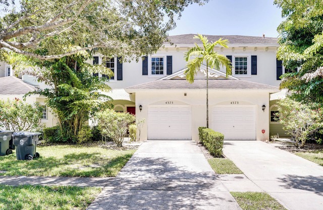 Palm beach - pool , washer and dryer ,beach , backyard