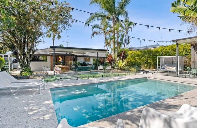 Palm Beach Poolside Haven – 4BR & Outdoor Living