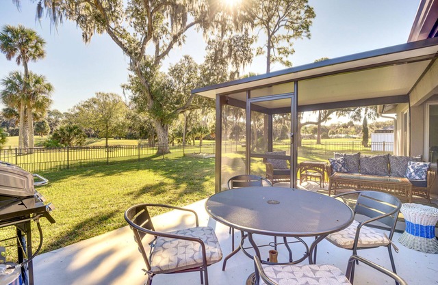 Palm Coast Home w/Screened Patio, 3 Mi to Beach!