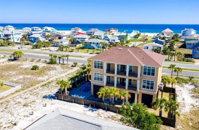 🌴Palm Palace🌴Sleeps 30 w/Elevator | Private Pool | Game Room | Pet Friendly