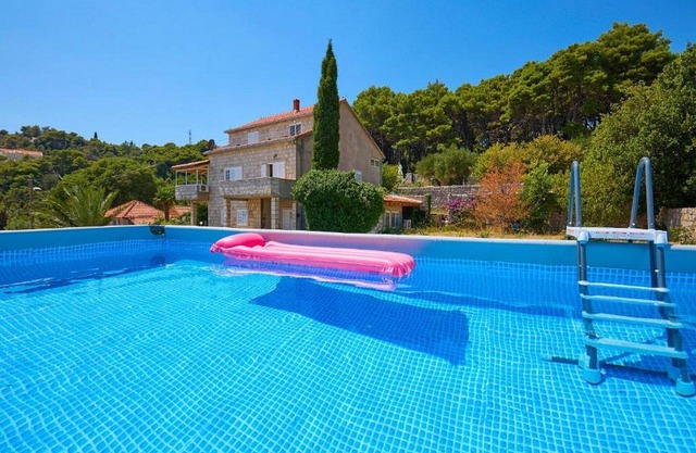 Palm Tree Apartments