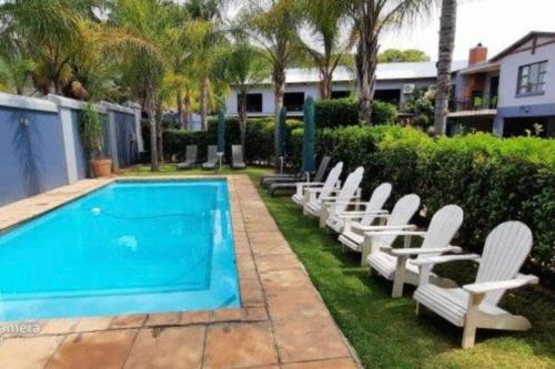 Palm Valley Inn - Spacious honeymoon suite unit 9