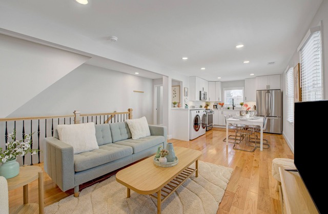 Palmer Square 2BR w/Parking