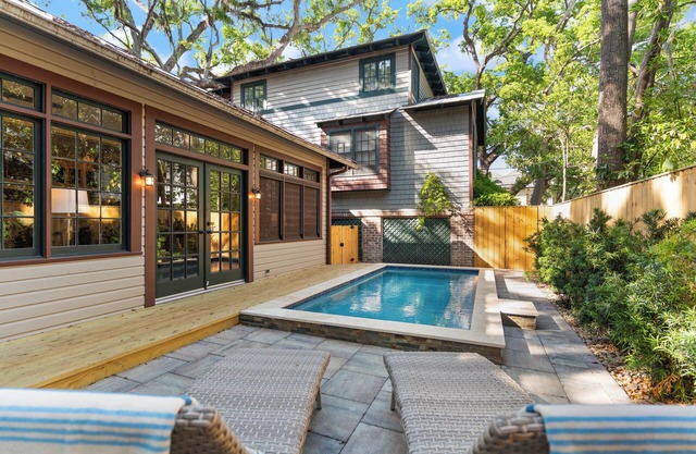 Palmetto Cottage sleeps 8 and walk to the Village