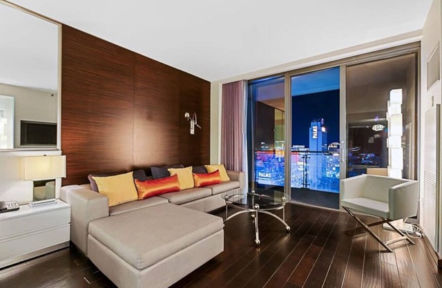 Palms Place Hotel StripView