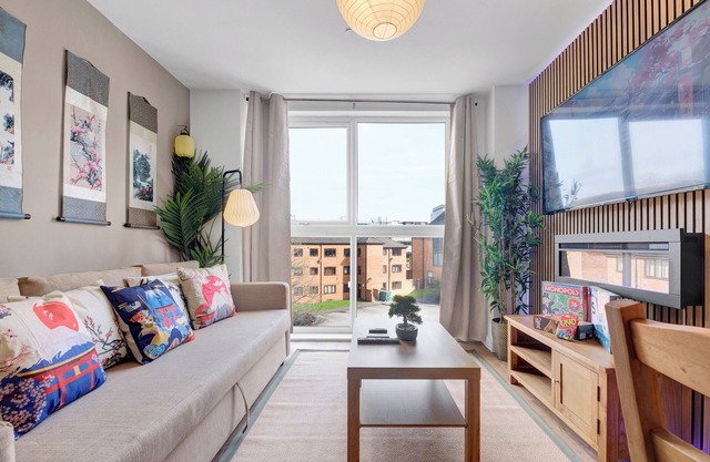 Pan -Asian Suite - Free Parking + Pool Table + Netflix